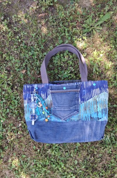 <strong>10-sac-shopping-ESCAPADE-face B-upcycling</strong> <em></em><br /></p><p>