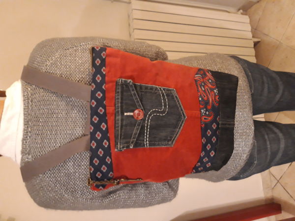 <strong>2-Sac-a-main-NOMADE-rouge-upcycling</strong> <em></em><br /></p><p>