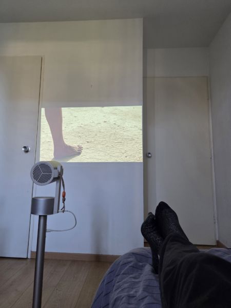 <strong>Projection simple directement sur un mur blanc</strong> <em>Projection simple directement sur un mur blanc</em><br /></p><p>
